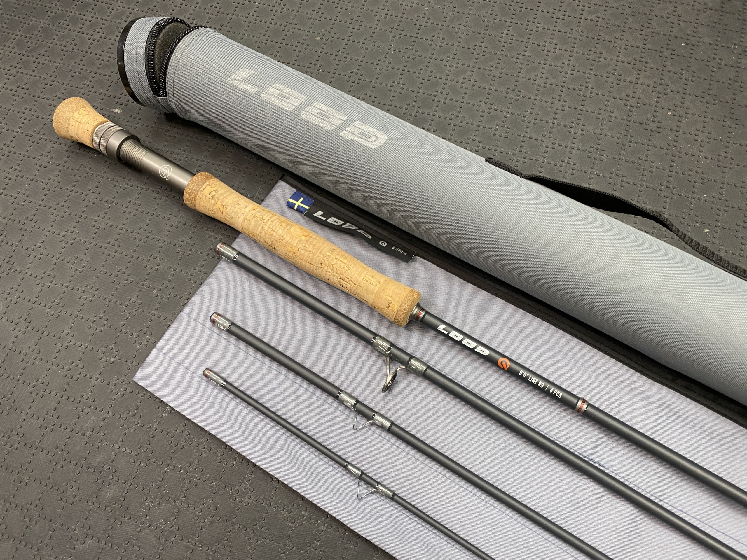 SOLD! – Loop – “Q” – 990-4 – 9′ – 4Pc – 9Wt Fly Rod – LIKE NEW